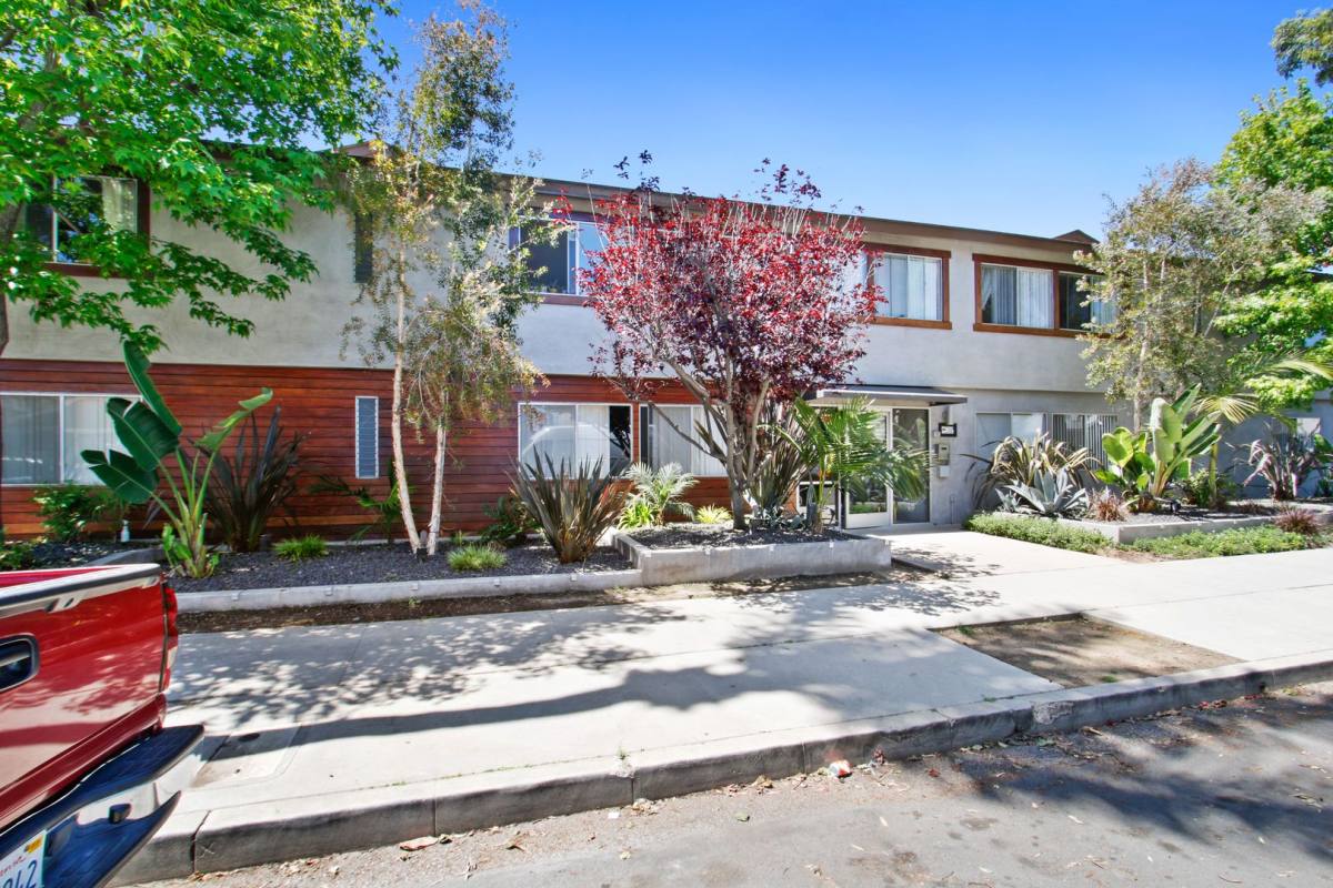Apartment for rent at 359 Obispo Ave, Long Beach, CA 90814