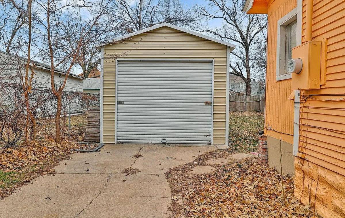 House for rent at 1919 W Maple St, Wichita, KS 67213