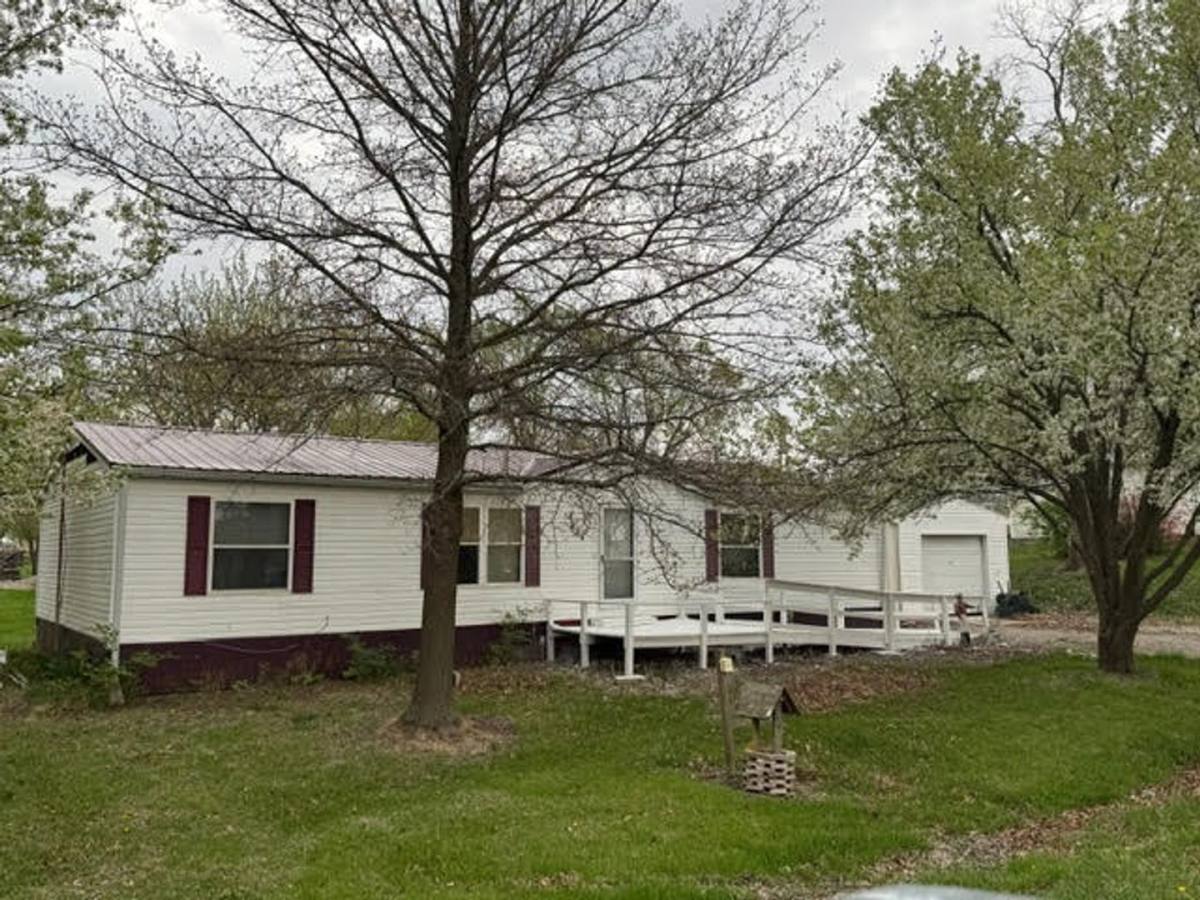 House for rent at 404 N Pine - Lynch, Bloomfield, IA 52537