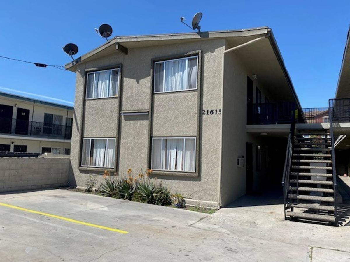 Apartment for rent at 21615 Pioneer Blvd, Lakewood, CA 90715