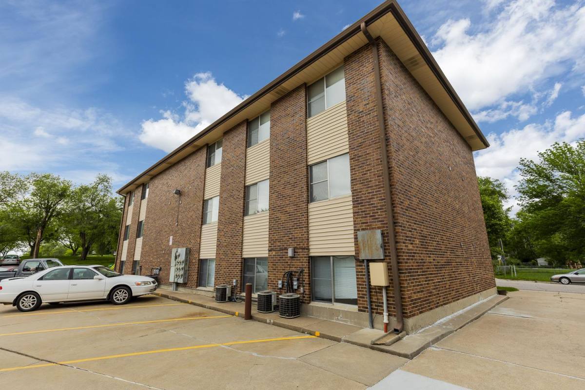 Apartment for rent at 1701 Burnham St, Lincoln, NE 68502