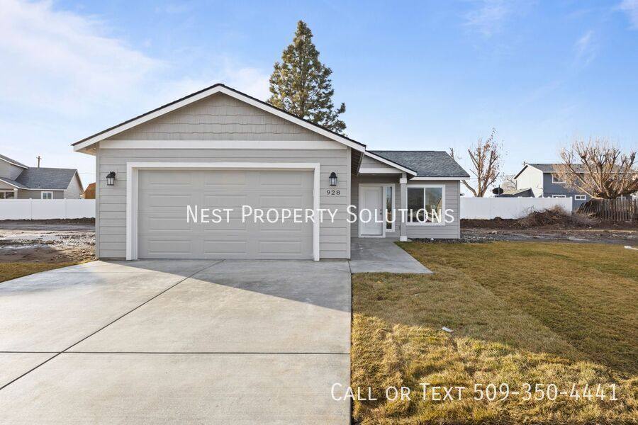 Apartment for rent at 928 W Pine Dr, Moses Lake, WA 98837