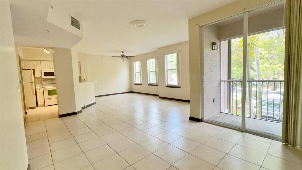 Townhouse for rent at 6704 W Sample Rd, Pompano Beach, FL 33067