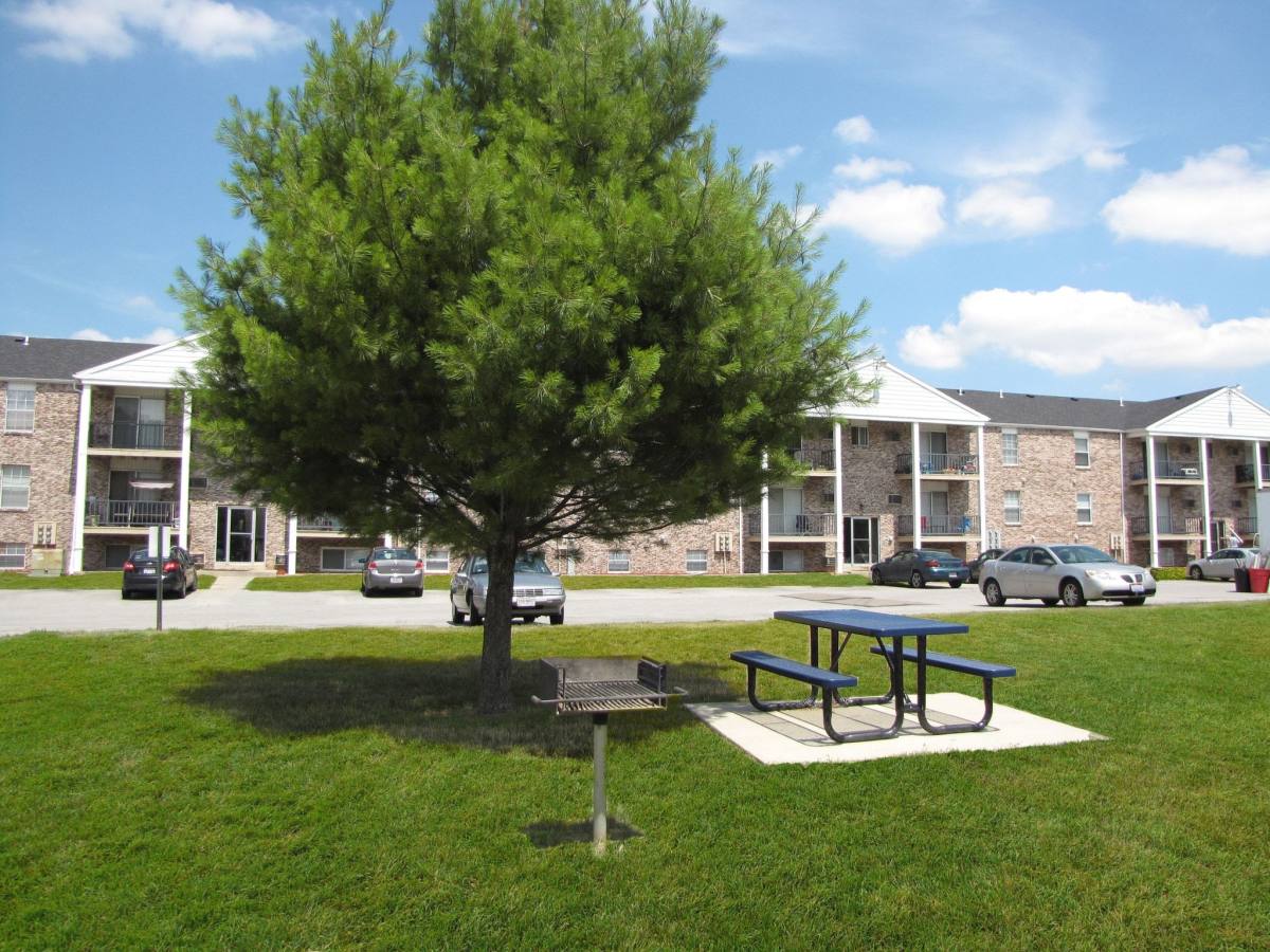 Apartment for rent at Parkside, 1350 Brookview Dr, Toledo, OH 43615