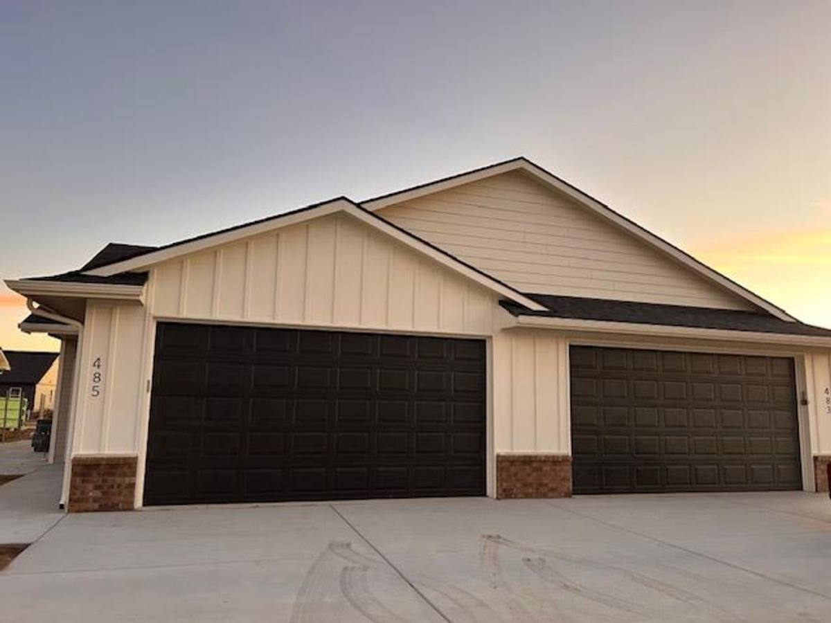 Apartment for rent at 495 E Harper, Valley Center, KS 67147