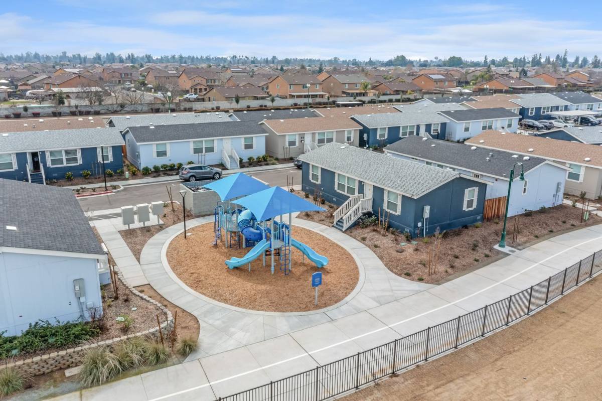 Apartment for rent at 3572 N Blythe Ave, Fresno, CA 93722