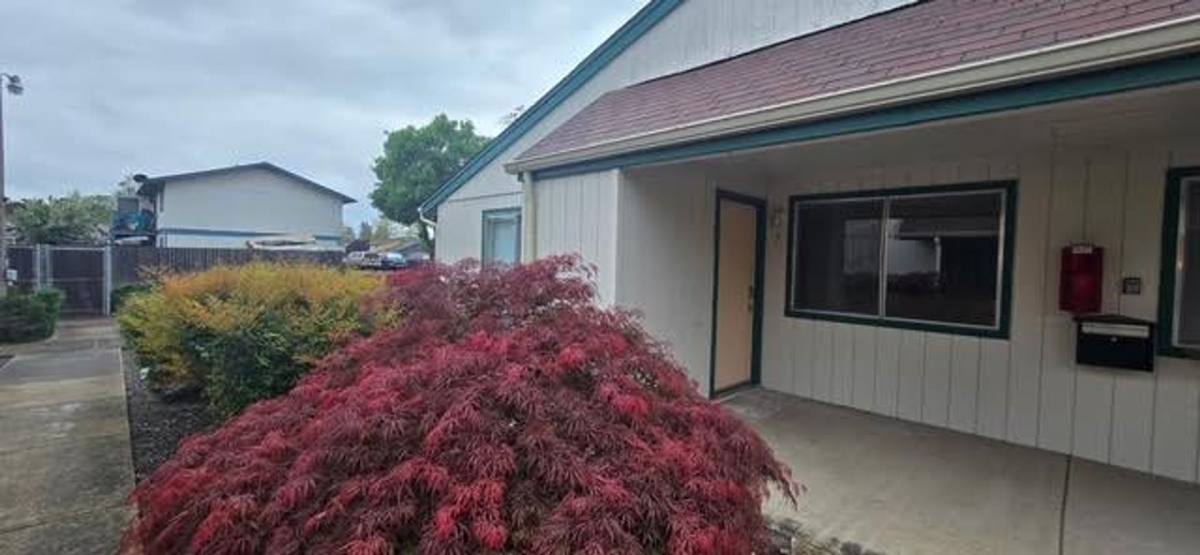 Apartment for rent at 247 Lorraine St, Eagle Point, OR 97524