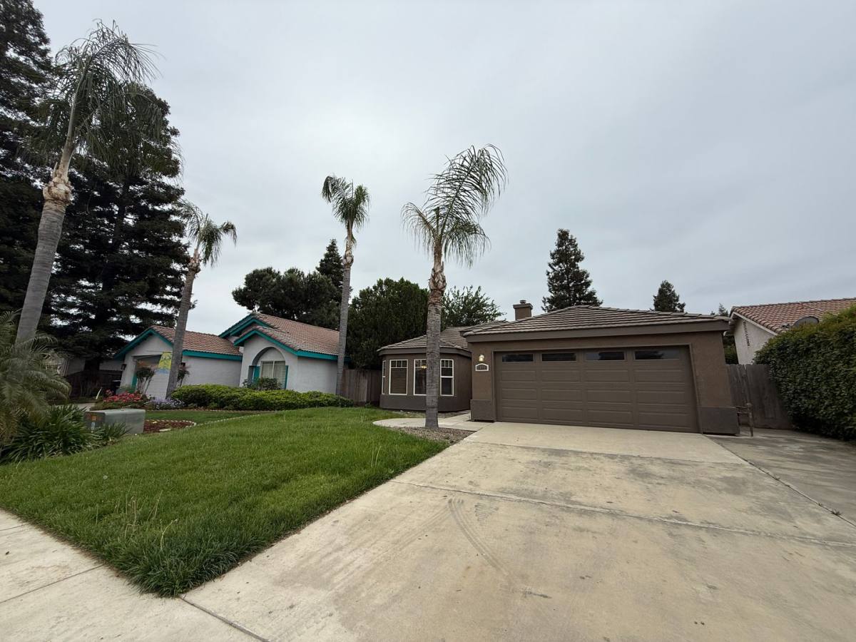 House for rent at 1411 E Parkview Court, Visalia, CA 93291