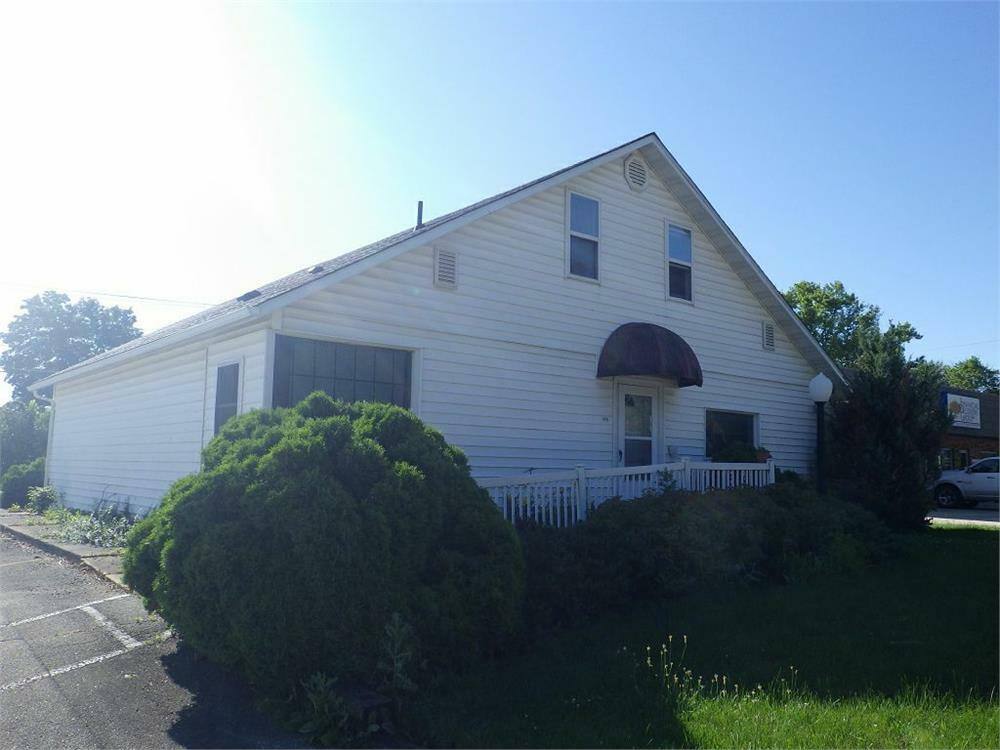 Apartment for rent at 905 N Frederick Ave #2, Oelwein, IA 50662
