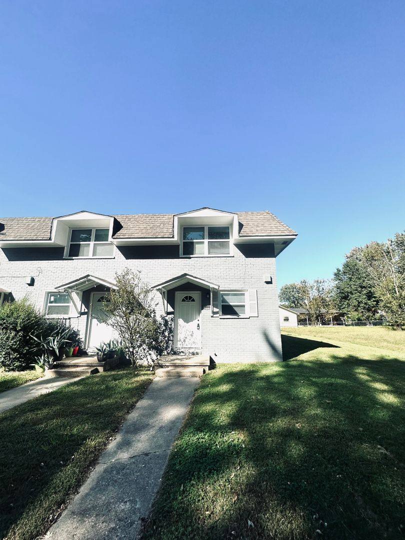 House for rent at 2009 W Sycamore St, Rogers, AR 72758