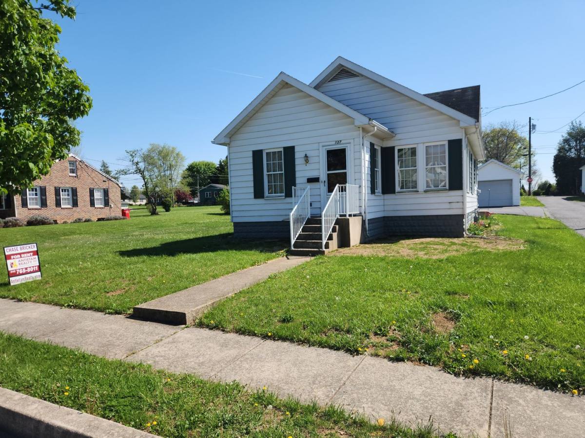 House for rent at 137 Maple Ave, Greencastle, PA 17225