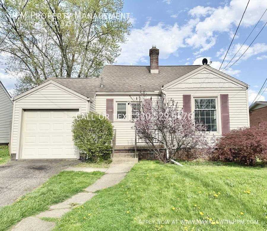 House for rent at 824 Bellflower Ave NW, Canton, OH 44708