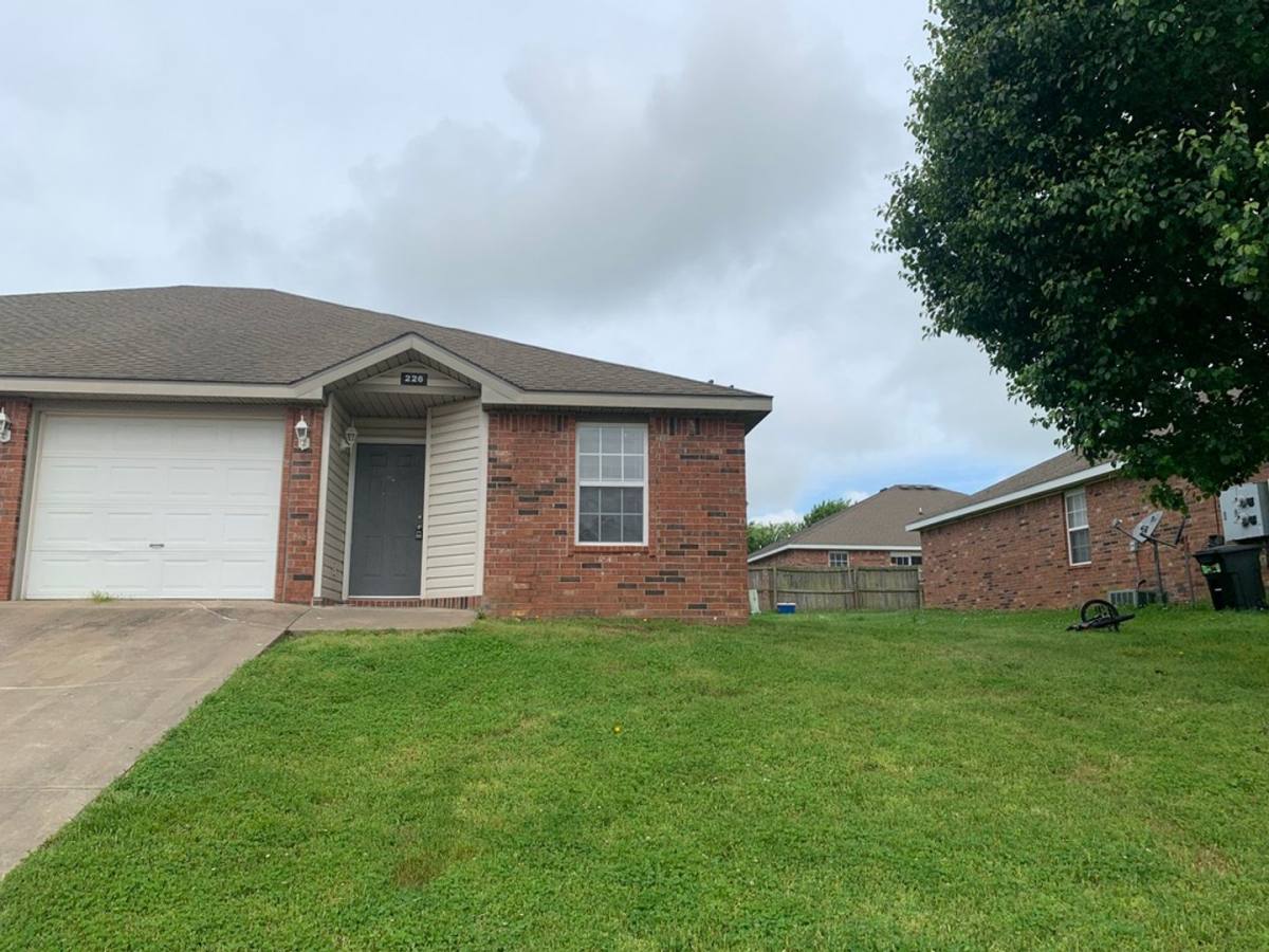 House for rent at 226 Graystone Circle, Centerton, AR 72719