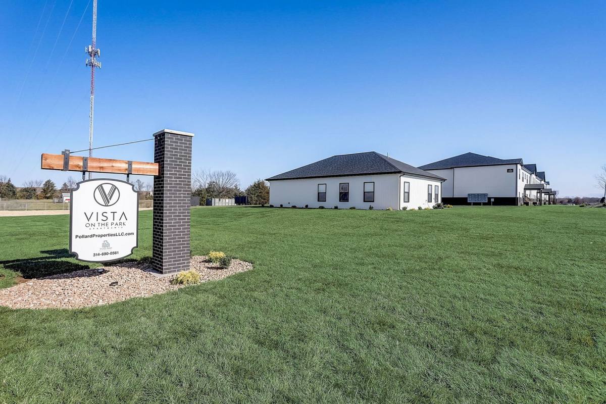 Apartment for rent at 100 Parkview Dr, Wright City, MO 63390