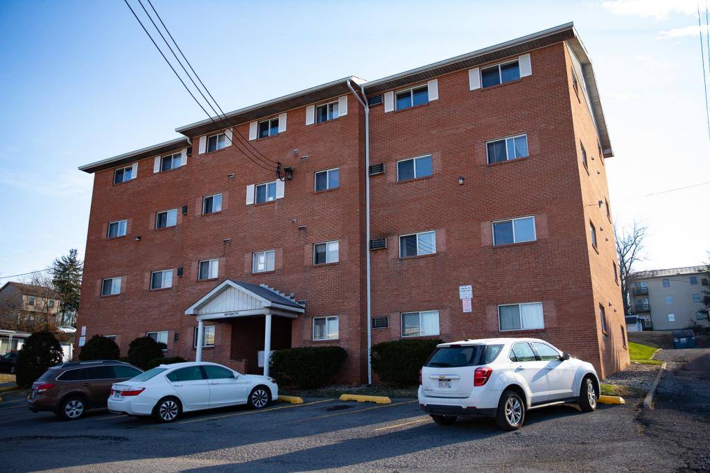 Apartment for rent at 881 E Everly St, Morgantown, WV 26505