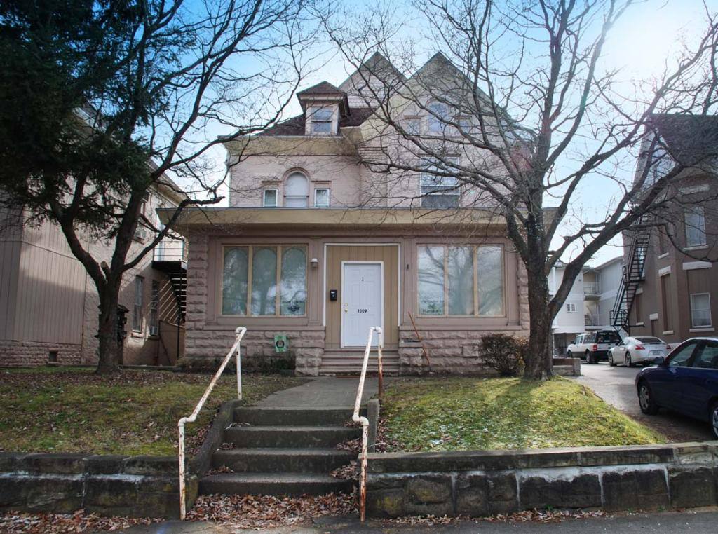 Apartment for rent at 1509 6th Ave #1, Huntington, WV 25701