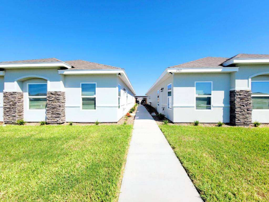 Apartment for rent at 1909 Stauffers St #1, Weslaco, TX 78596