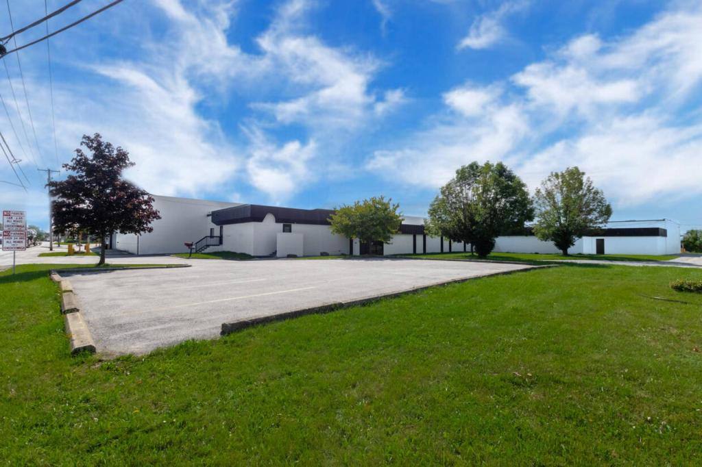House for rent at 1885 Harlem Rd, Buffalo, NY 14212