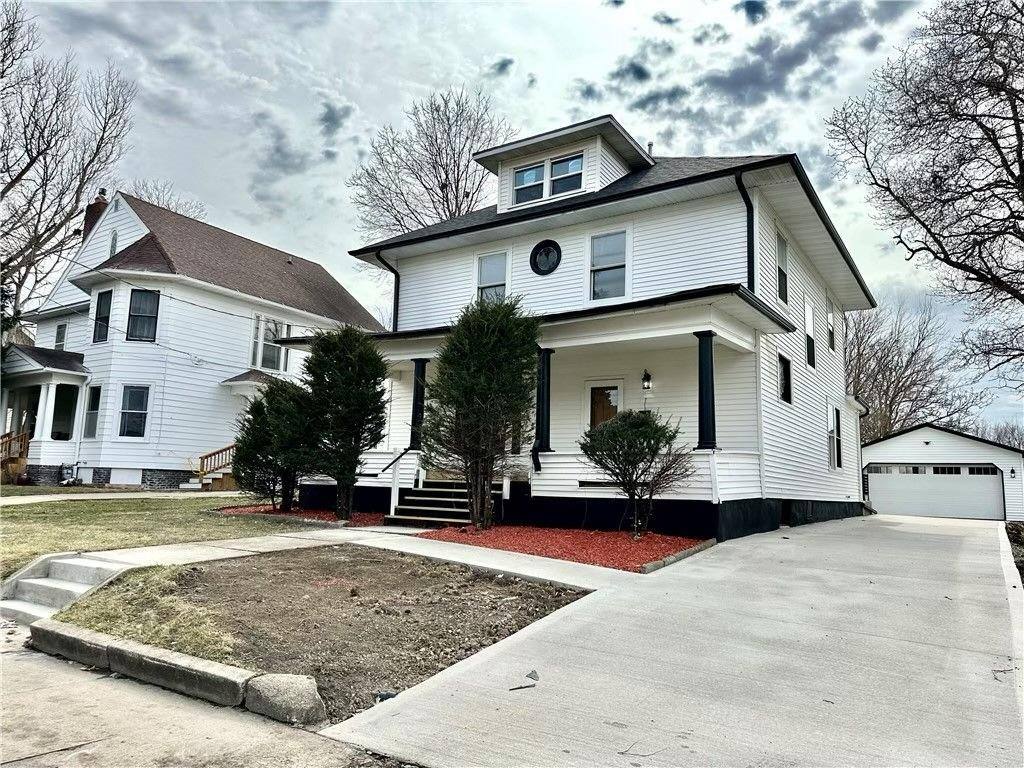 House for rent at 527 1st Ave W, Newton, IA 50208