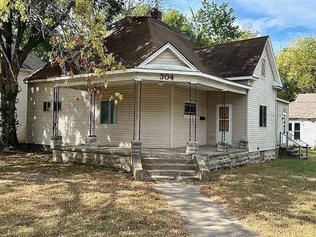 House for rent at 304 S Adams St, Nevada, MO 64772