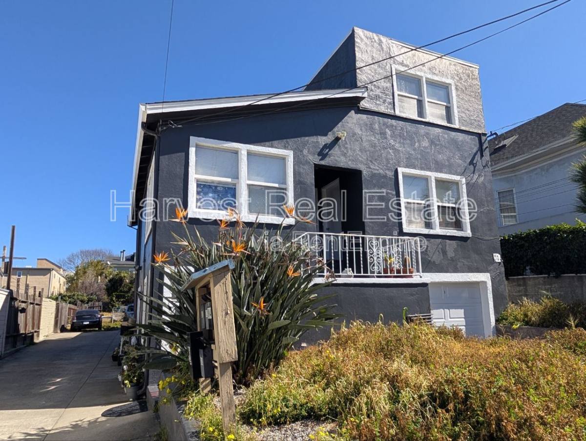 Apartment for rent at 814 E 23rd St, Oakland, CA 94606