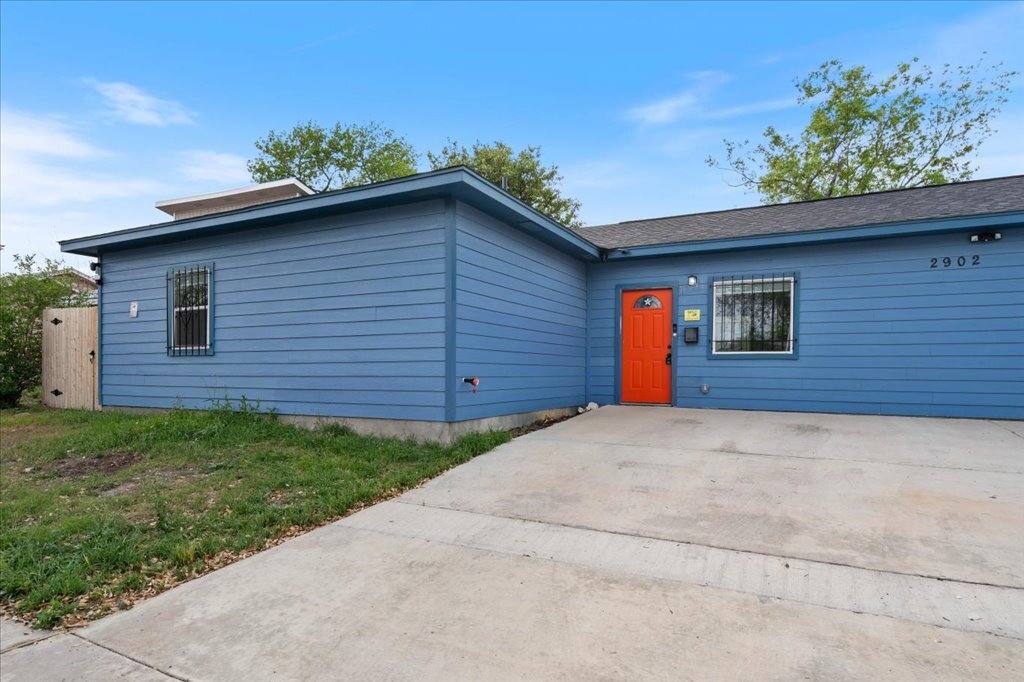 Townhouse for rent at 2902 S Laredo St #A, San Antonio, TX 78207