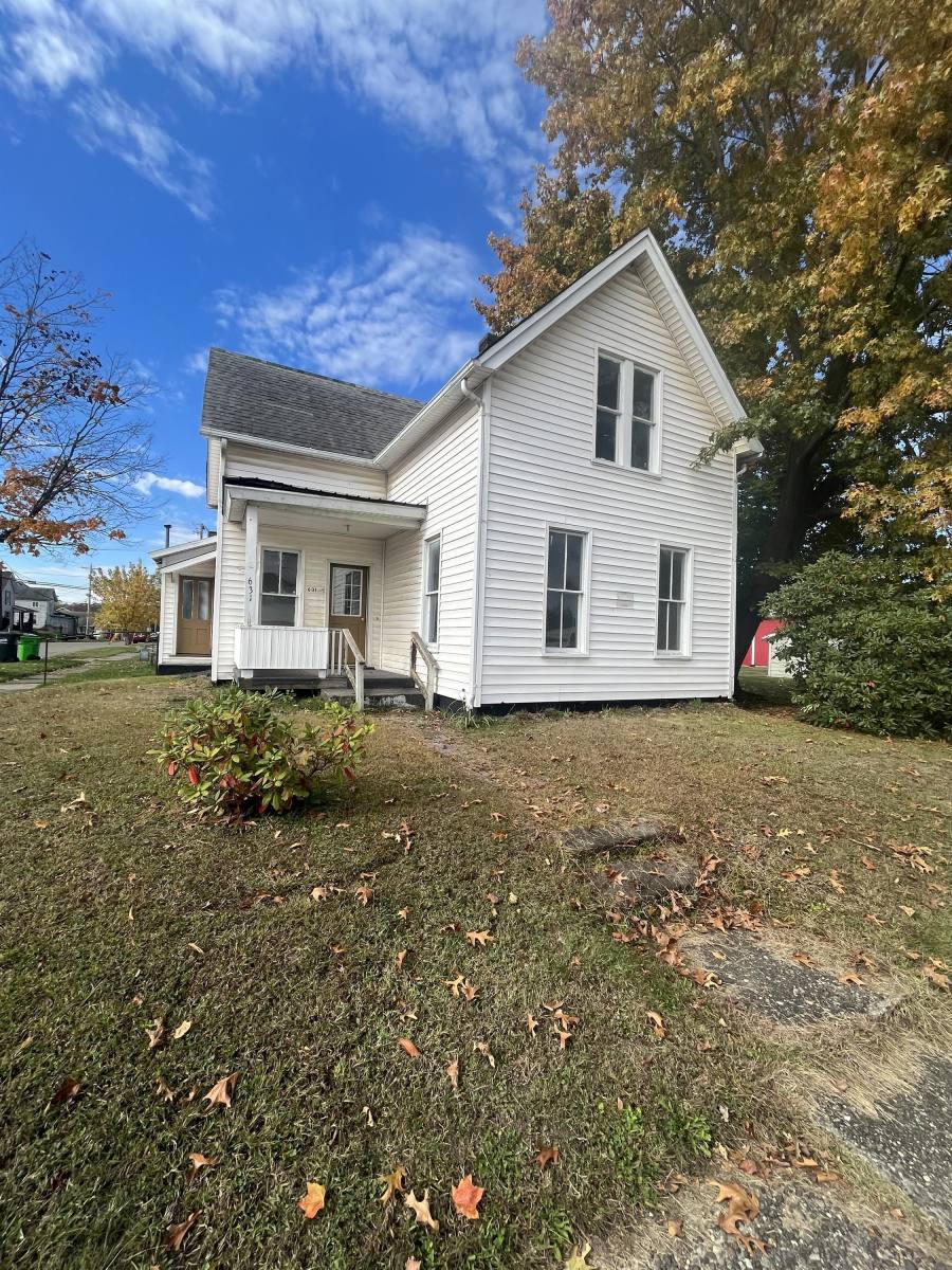 House for rent at 631 S 7th St, Coshocton, OH 43812