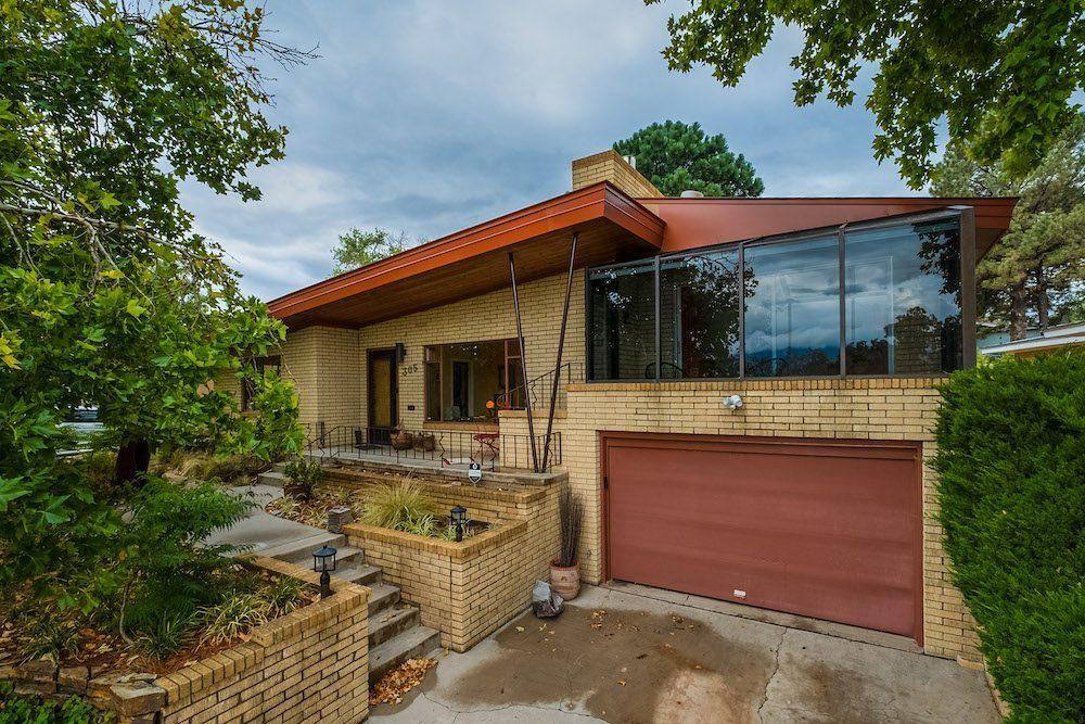 House for rent at 305 Aliso Dr SE, Albuquerque, NM 87108