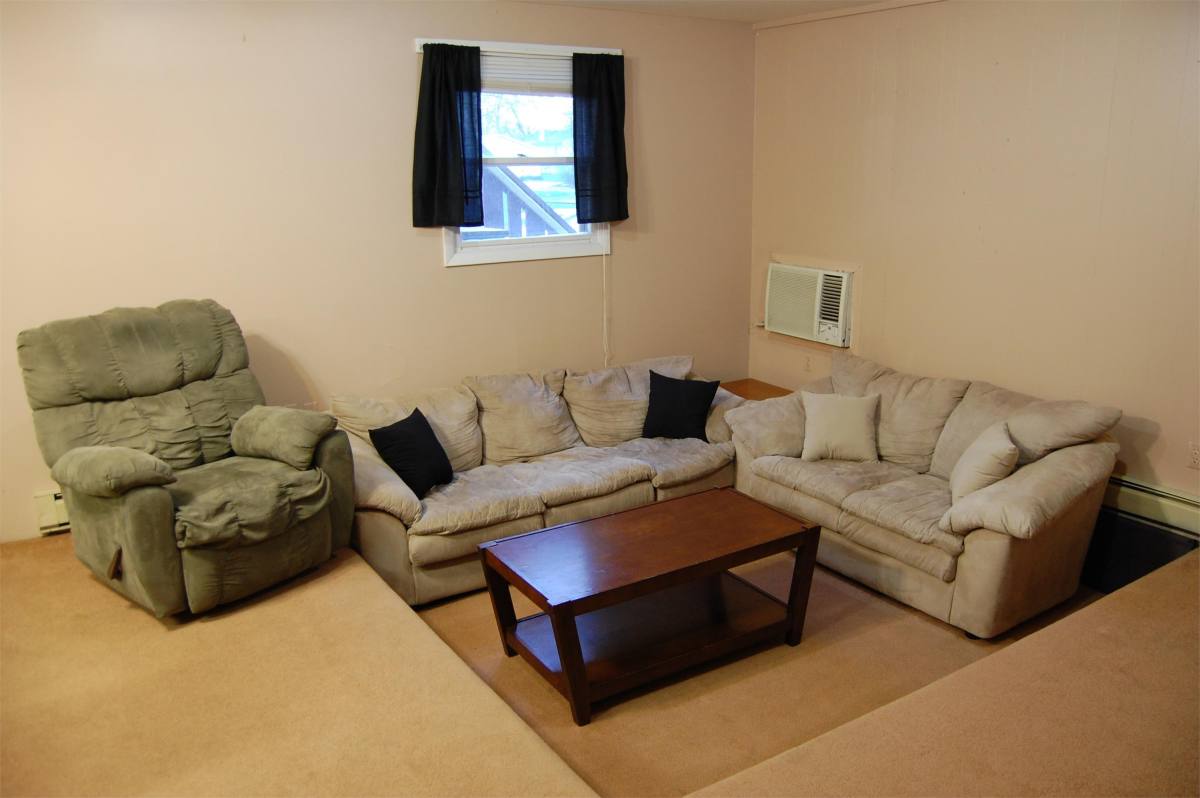 Apartment for rent at 1907 10th St #2, Charleston, IL 61920