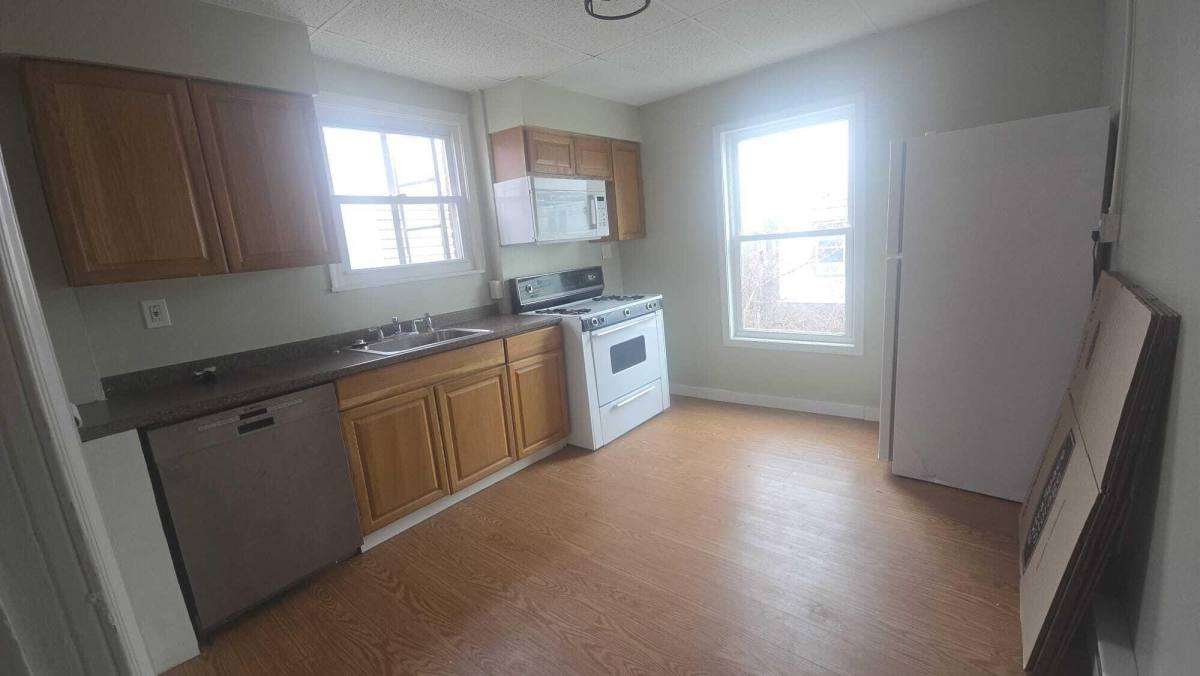 Apartment for rent at 922 E Tioga St #2, Philadelphia, PA 19134