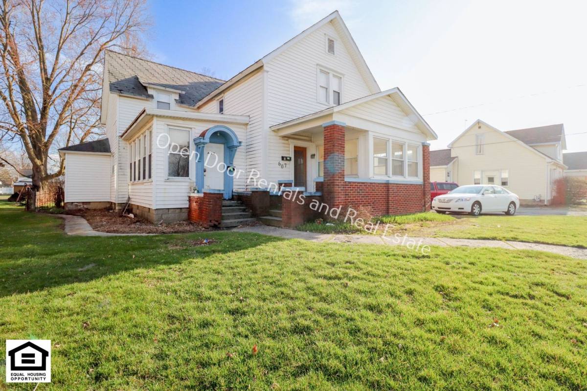 Apartment for rent at 607 W Monroe St, Decatur, IN 46733