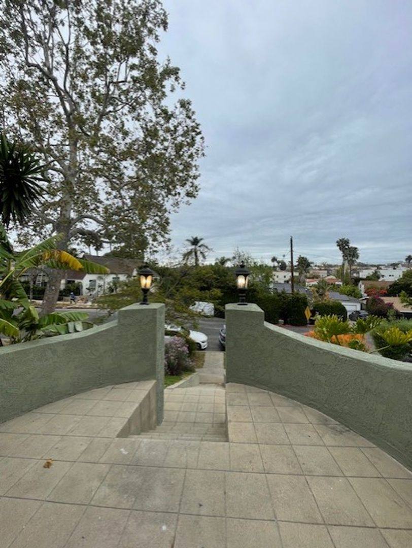 House for rent at 1140 Longwood Ave, Los Angeles, CA 90019