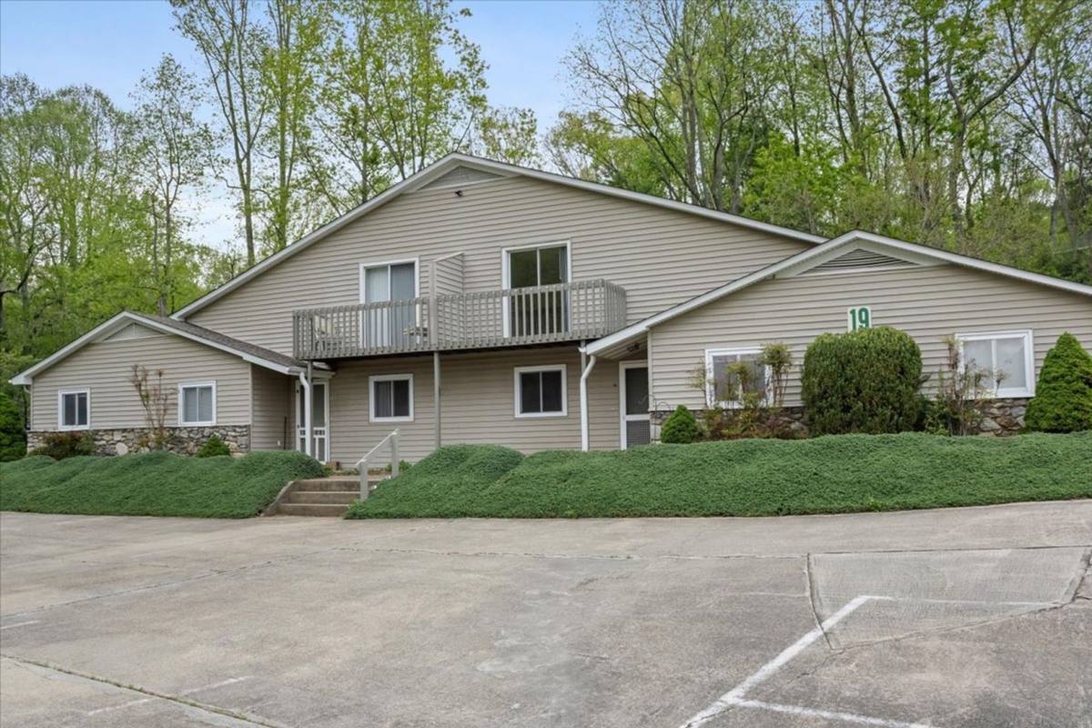 Apartment for rent at 19 Woodstone Dr, Weaverville, NC 28787