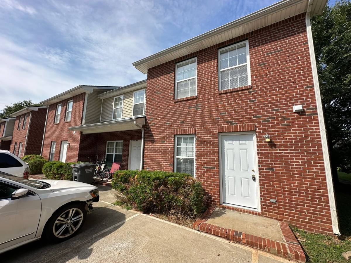 Apartment for rent at 295 Raleigh Dr, Clarksville, TN 37043