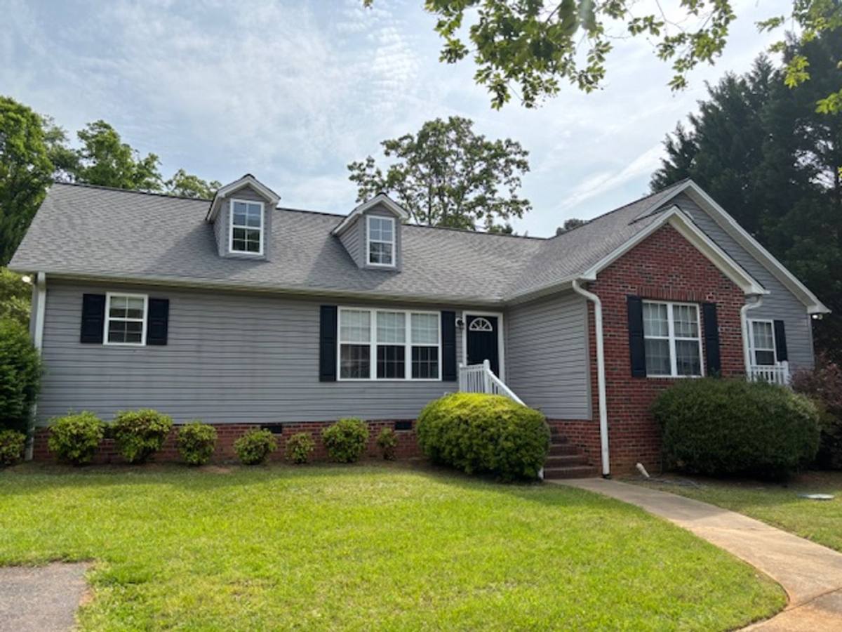 Apartment for rent at 2942 Forest Park Dr, Randleman, NC 27317