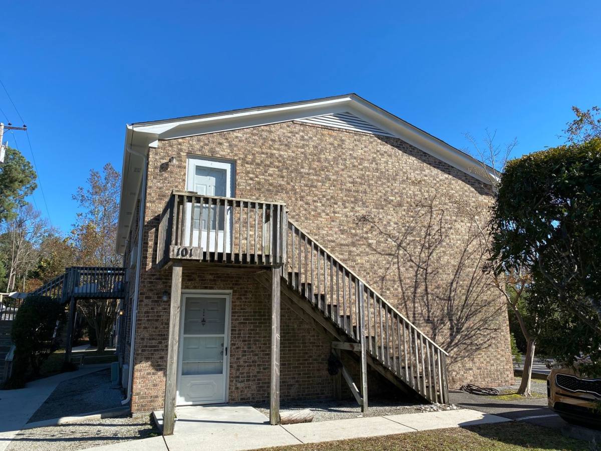 Apartment for rent at 101 Lullwater Dr, Wilmington, NC 28403