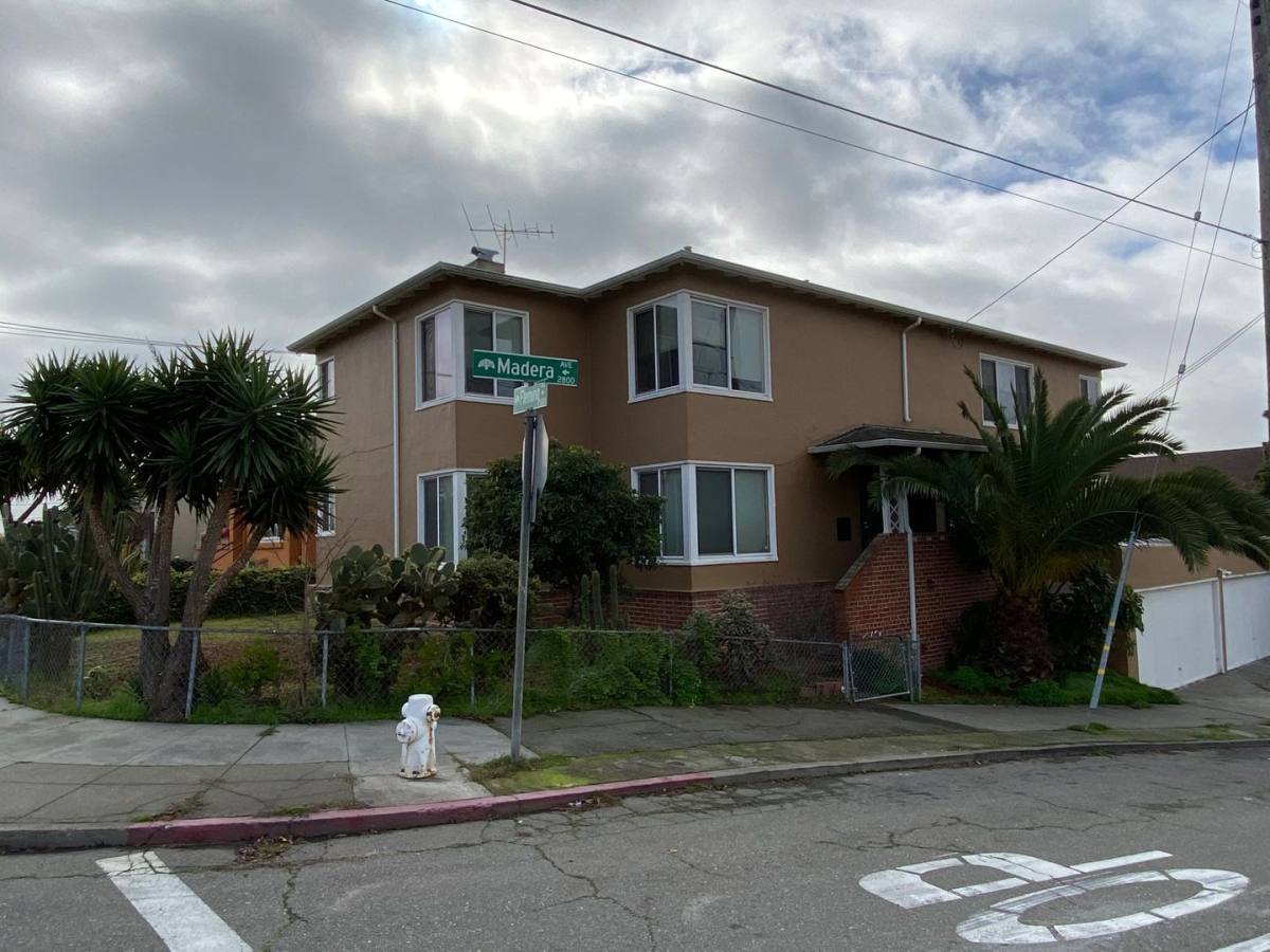 Apartment for rent at 2772 Madera Ave, Oakland, CA 94619