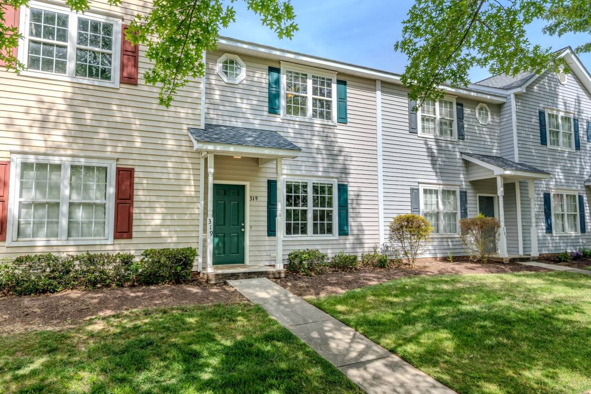Townhouse for rent at 319 Commons Dr, Holly Springs, NC 27540