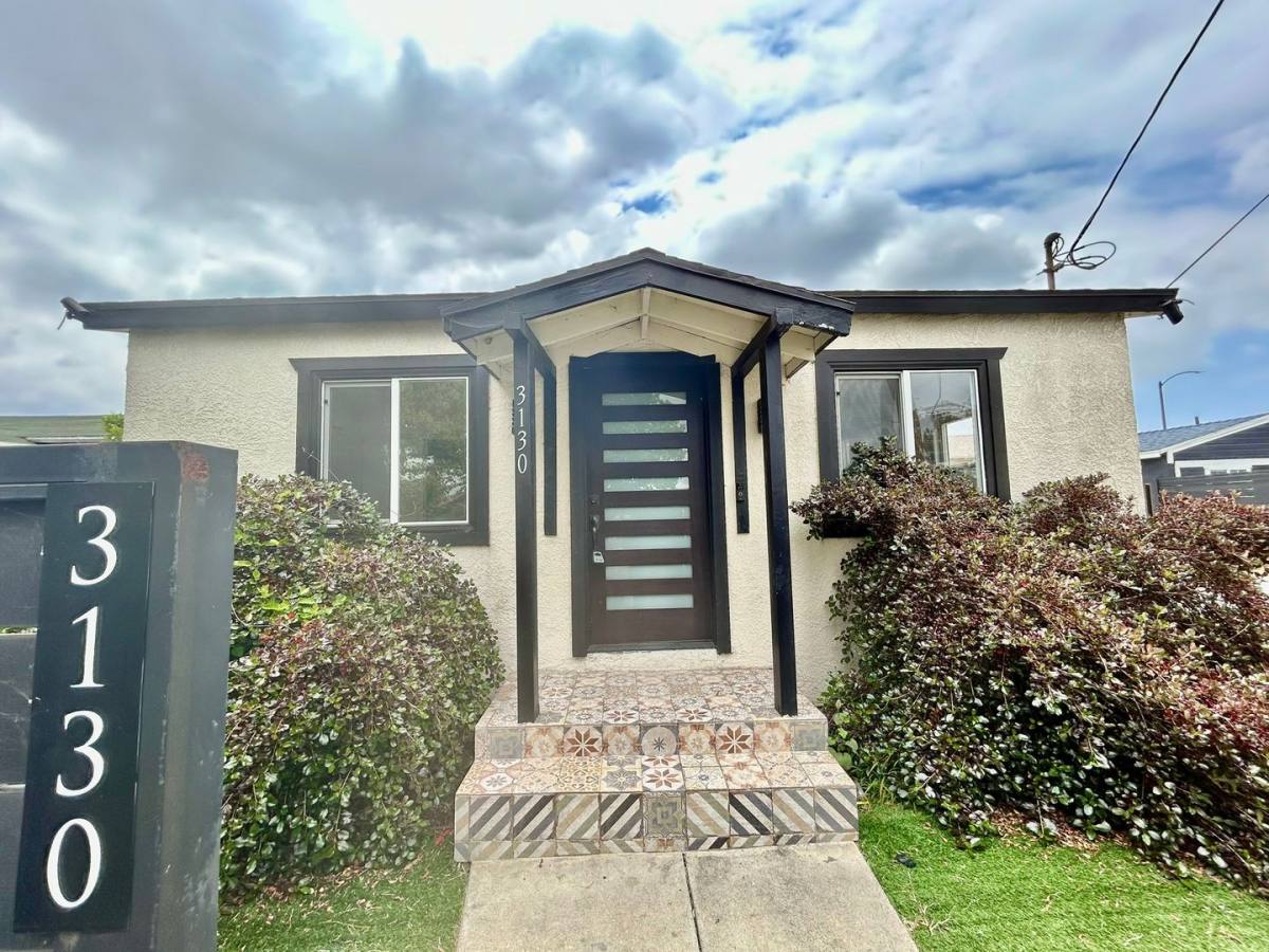 House for rent at 3130 W 67th St, Los Angeles, CA 90043