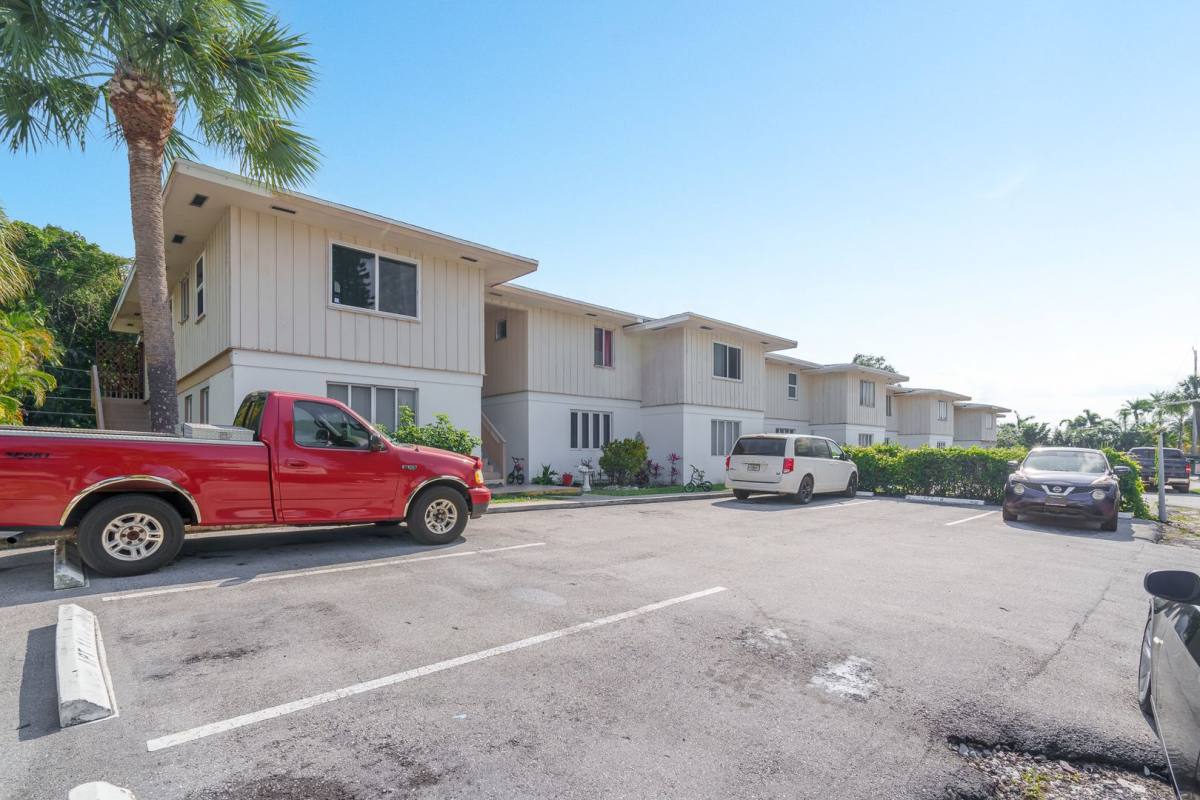 Apartment for rent at 482 SW 9th St, Boca Raton, FL 33432