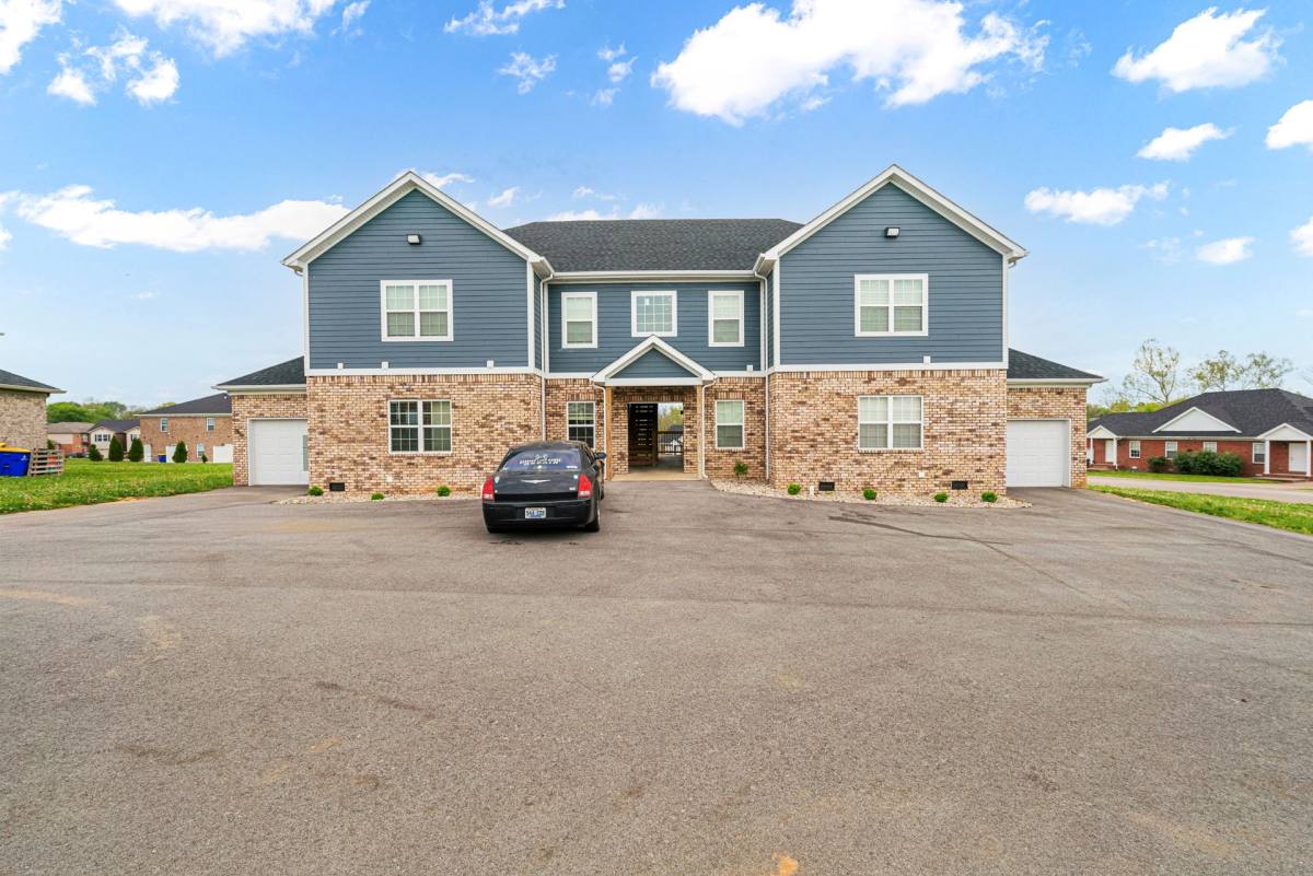 Apartment for rent at 210 Creekwood Ave, Bowling Green, KY 42101