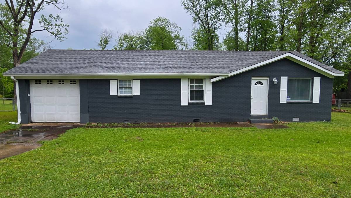 House for rent at 40 Edgehill Dr, Jackson, TN 38301
