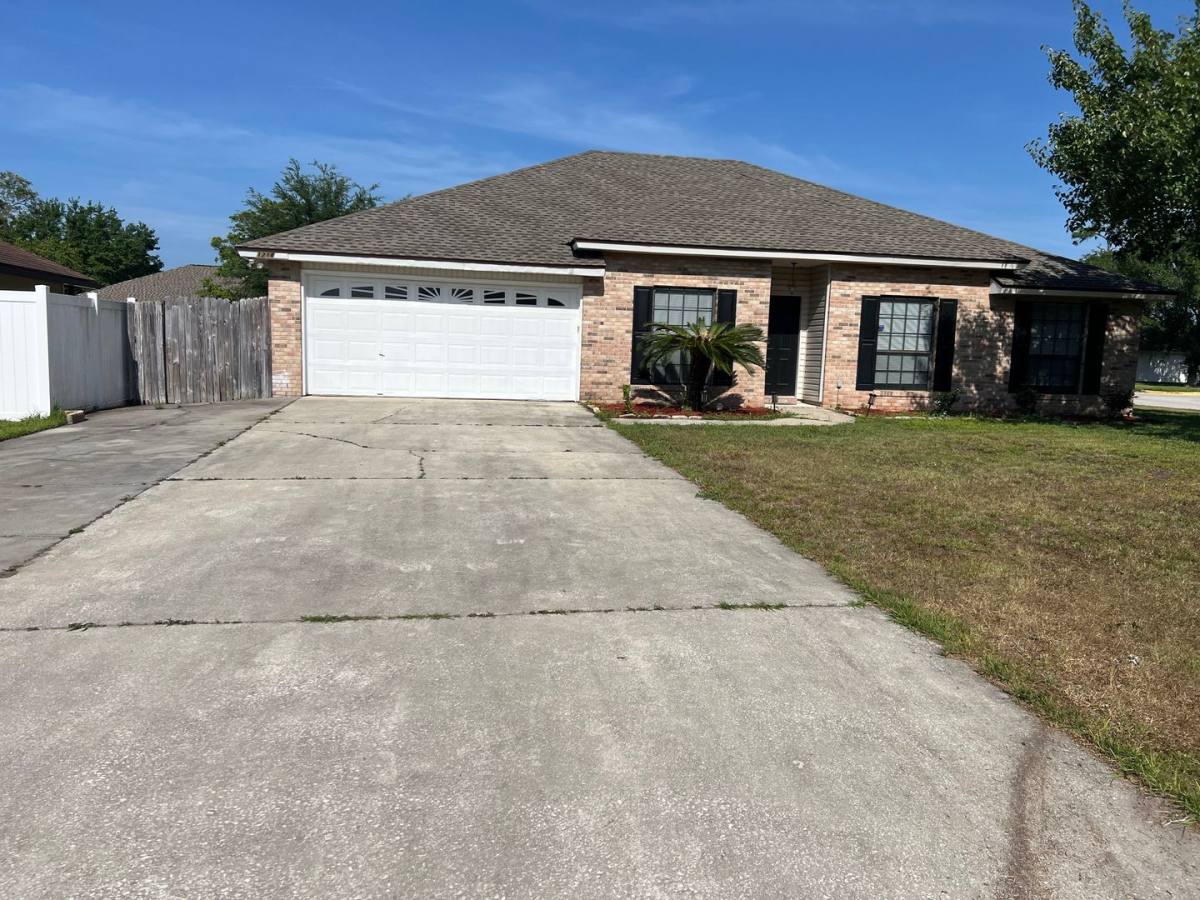 House for rent at 1218 Summit Oaks Dr E, Jacksonville, FL 32221