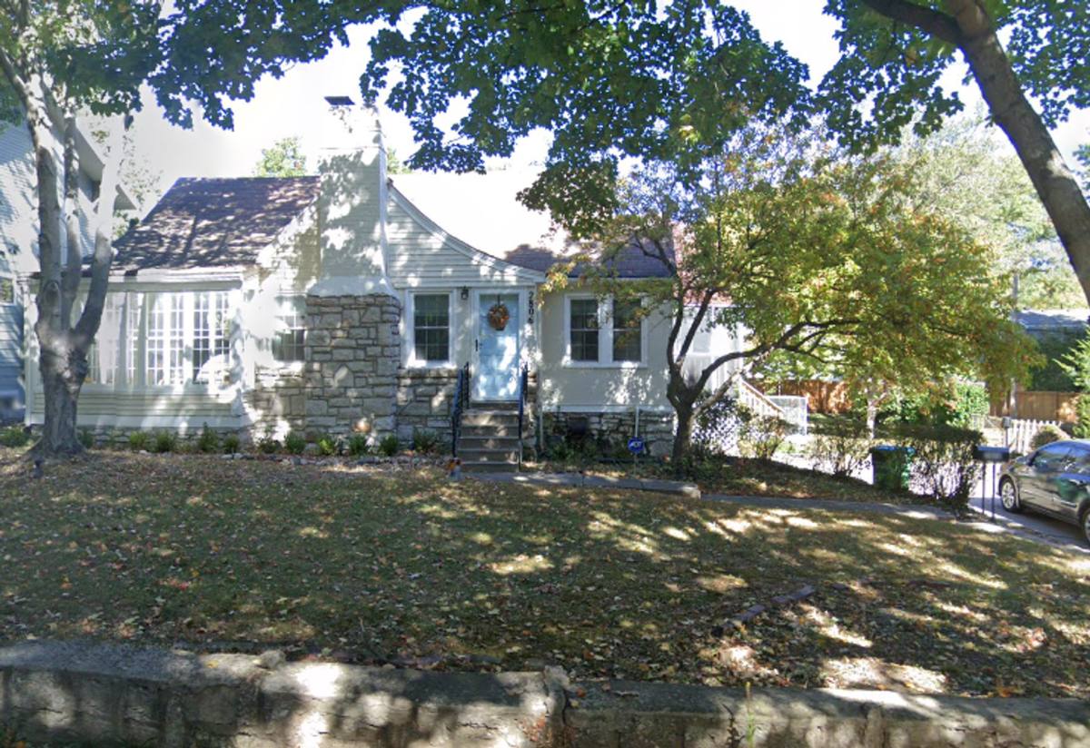 House for rent at 2806 W 51st St, Mission, KS 66205