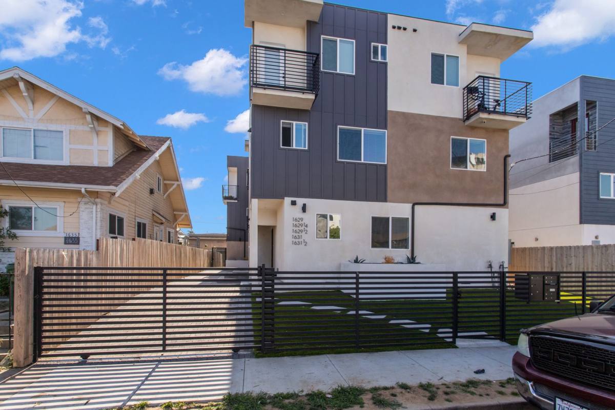 Apartment for rent at 1631 S New Hampshire, Los Angeles, CA 90006