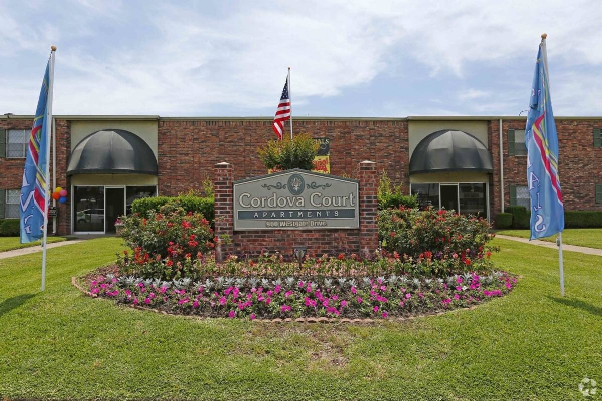 Apartment for rent at 900 Westgate Dr, Bossier City, LA 71112