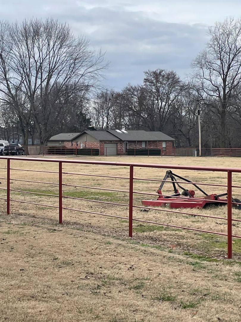 House for rent at 11803 Cemetery Rd, Rogers, AR 72756