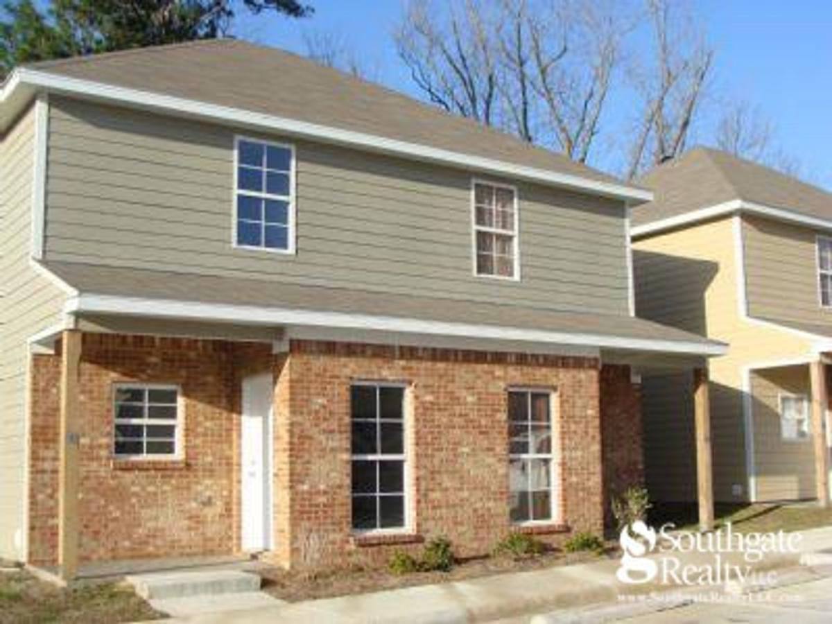 Townhouse for rent at 409 N 39th Ave, Hattiesburg, MS 39401