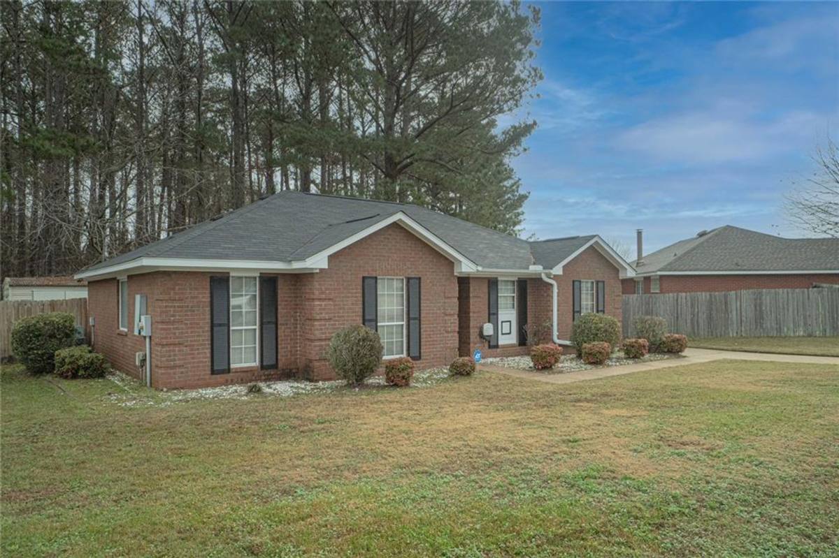 House for rent at 932 Eastern Oaks Dr, Montgomery, AL 36117