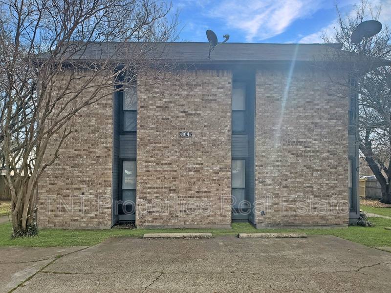 Apartment for rent at 304 Manuel Dr #B, College Station, TX 77840